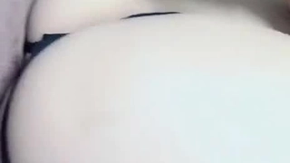 极品网红靓女！和炮友收费房操逼！刚刮的微毛肥穴，吸奶揉逼调情，第一视角抽插超紧致