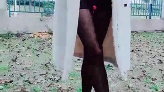 9分颜值尤物女神！细腰美臀超性感！扭腰摆臀诱惑，张开双腿磨蹭骚穴，娇喘呻吟极度淫骚