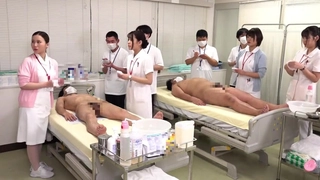 年轻的继妹分享她的自制内射视频