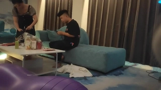 小乔吃不饱，掰穴高难度姿势床头舔逼，成年任的世界，你不懂，花样群P露脸啪啪第03集