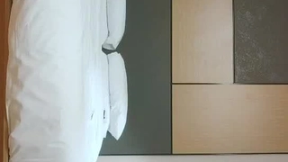 印度大学生被继兄弟在自制性爱录像带中训练