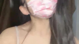年轻夫妇在酒店房间里享受热辣的性爱