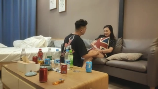 大奶美女吃鸡啪啪 大鸡吧大奶子碰撞 被无套输出 内射小粉穴