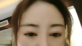 天然巨乳少女为性欲勃起提供情色前戏
