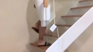 大学女孩被继兄弟继姐妹操了