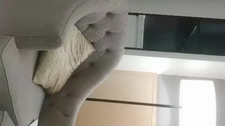美熟女和大学女孩分享大鸡巴并射精在乳房上