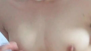 蜜桃臀风骚小女友全程露脸让小哥调教玩弄，新买的肛塞撅着屁股让小哥插入