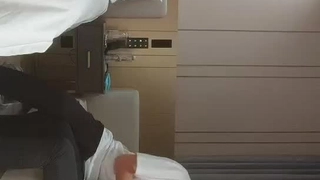 亲亲妈咪爱妻给单男舔肛门和卵袋，舒服到极致