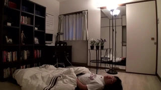年轻小夫妻的性爱生活真是愉悦~内裤套头当变态假面~